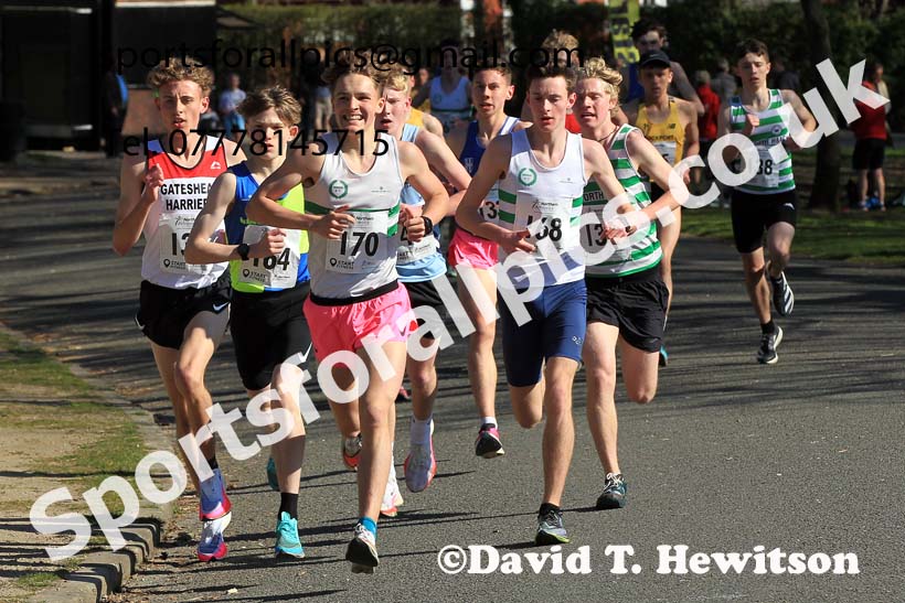 Mens Under-17s 5k, 2022 Northern 12 and 6 Stage Road Relays,  Birkenhead Park, Birkenhead, Wirral.  Photo: David T. Hewitson/Sports for All Pics